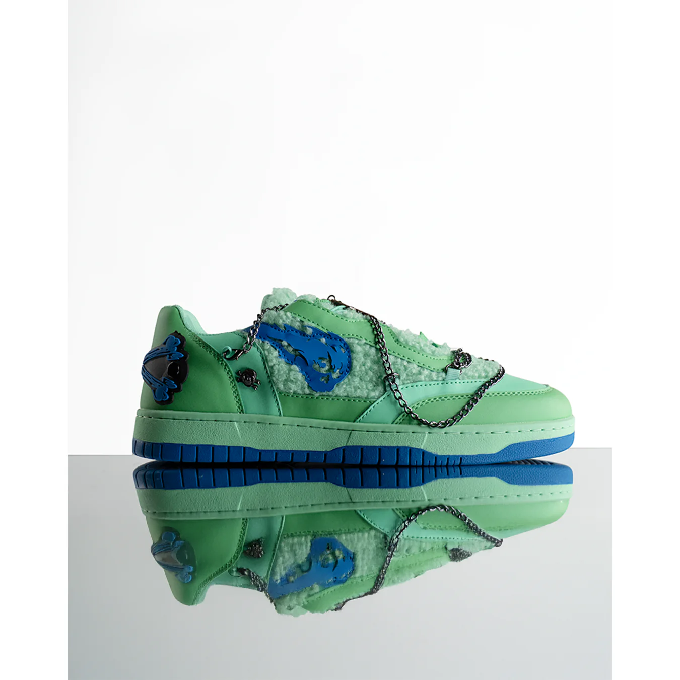 COURT CLASSIC SNEAKERS (UNCHAINED BEARS GREEN) - Image 2