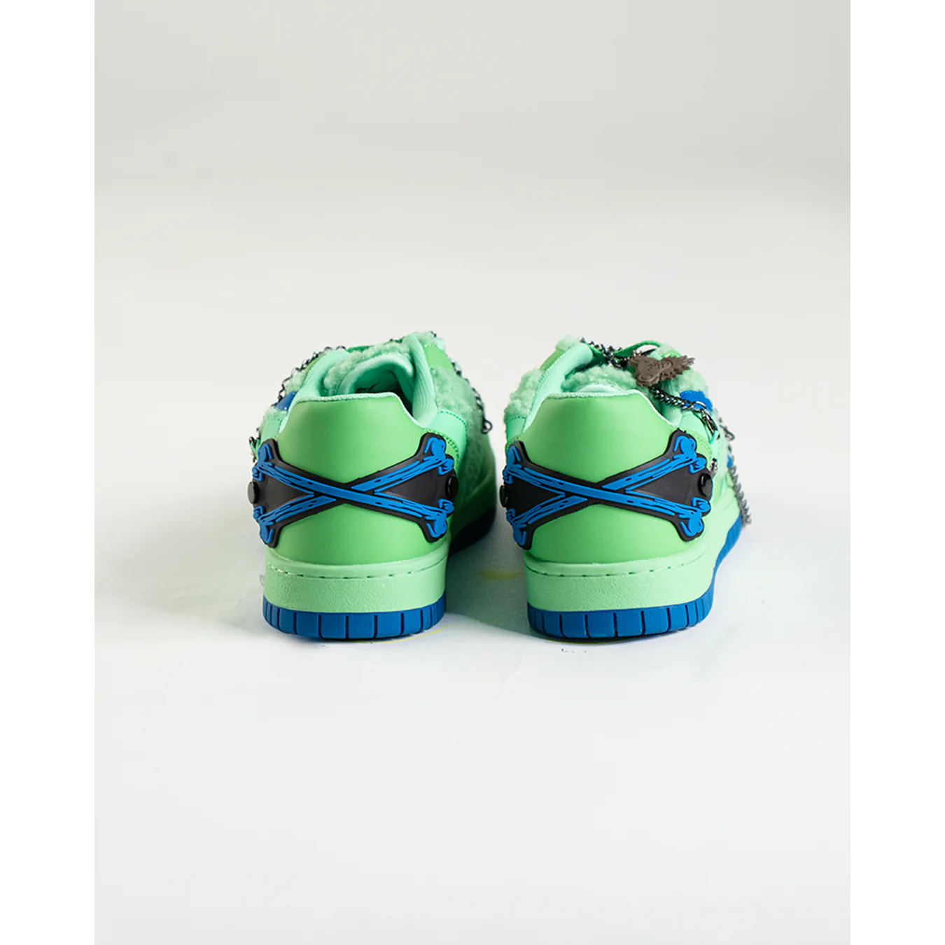 COURT CLASSIC SNEAKERS (UNCHAINED BEARS GREEN) - Image 3