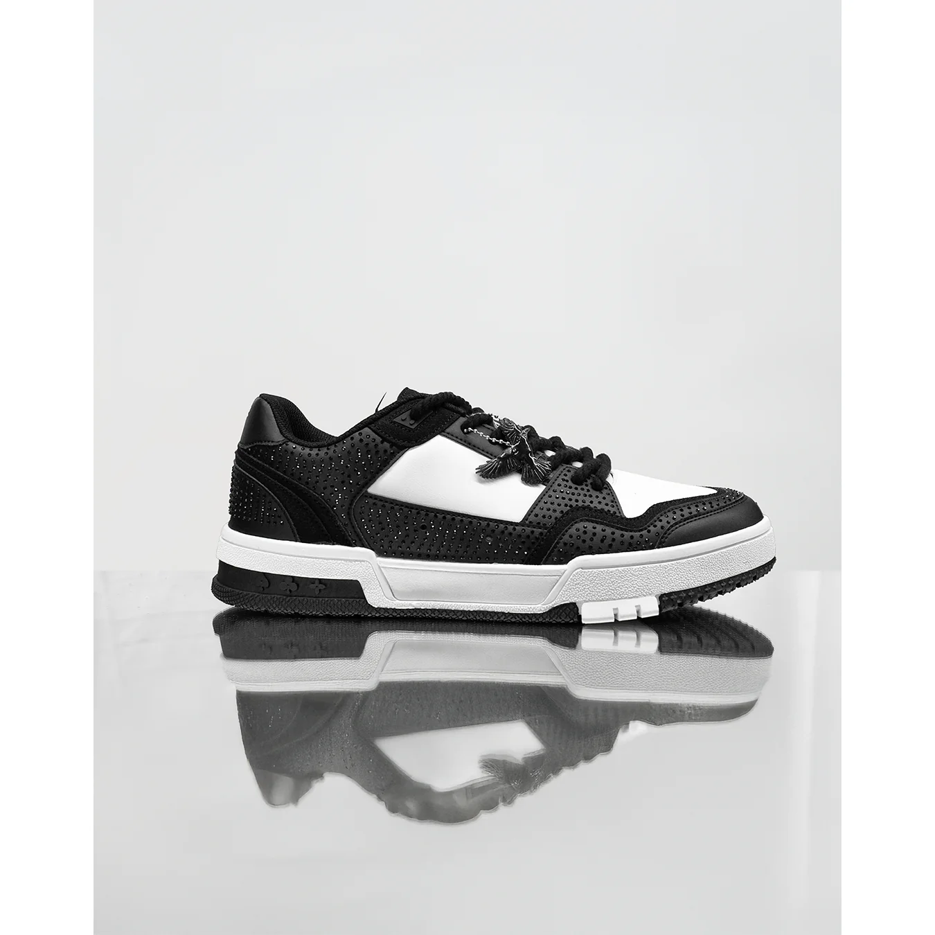 VULTURE SNEAKERS (BLACK & WHITE) - Image 2
