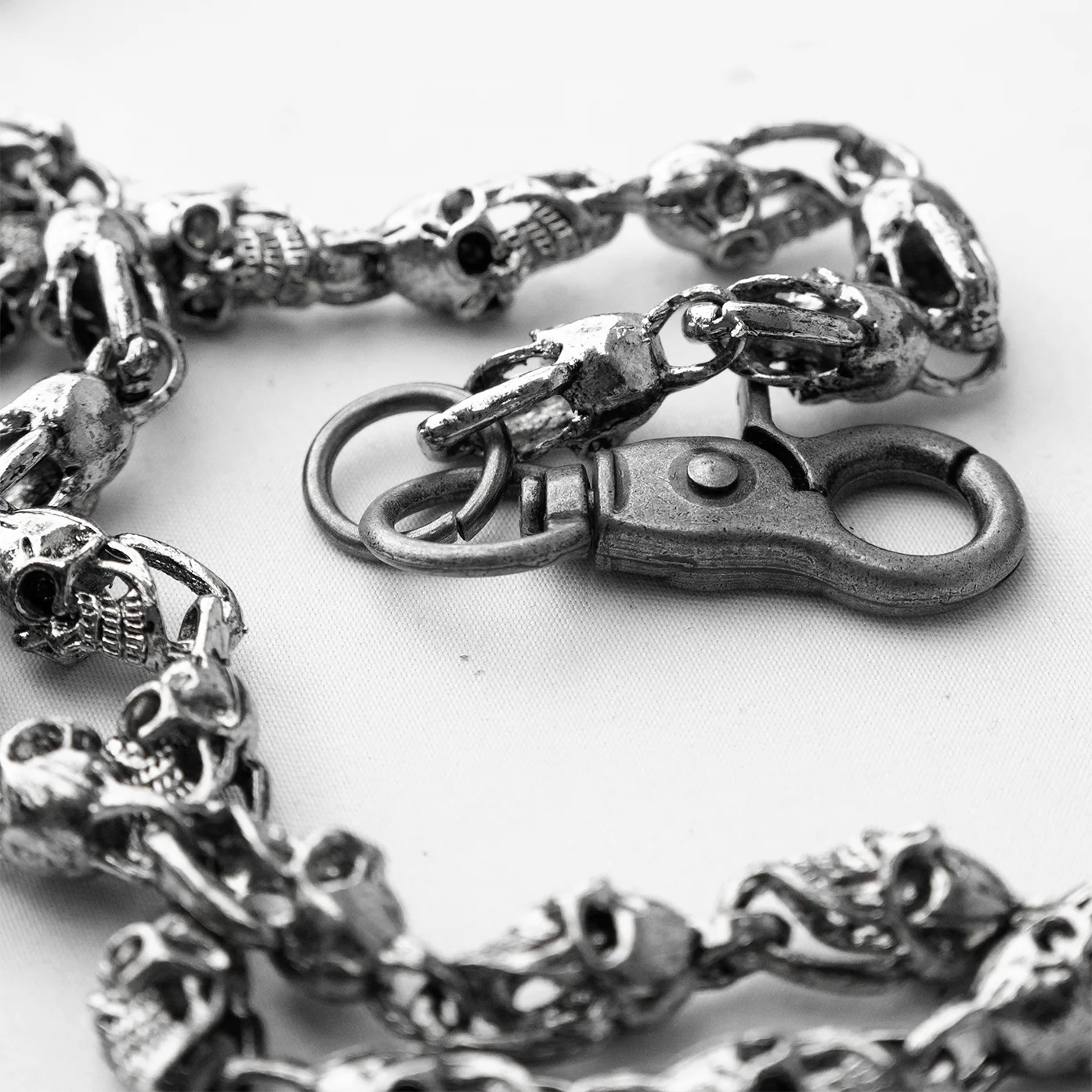 Silver Skull Feather Pant Chain - Image 4