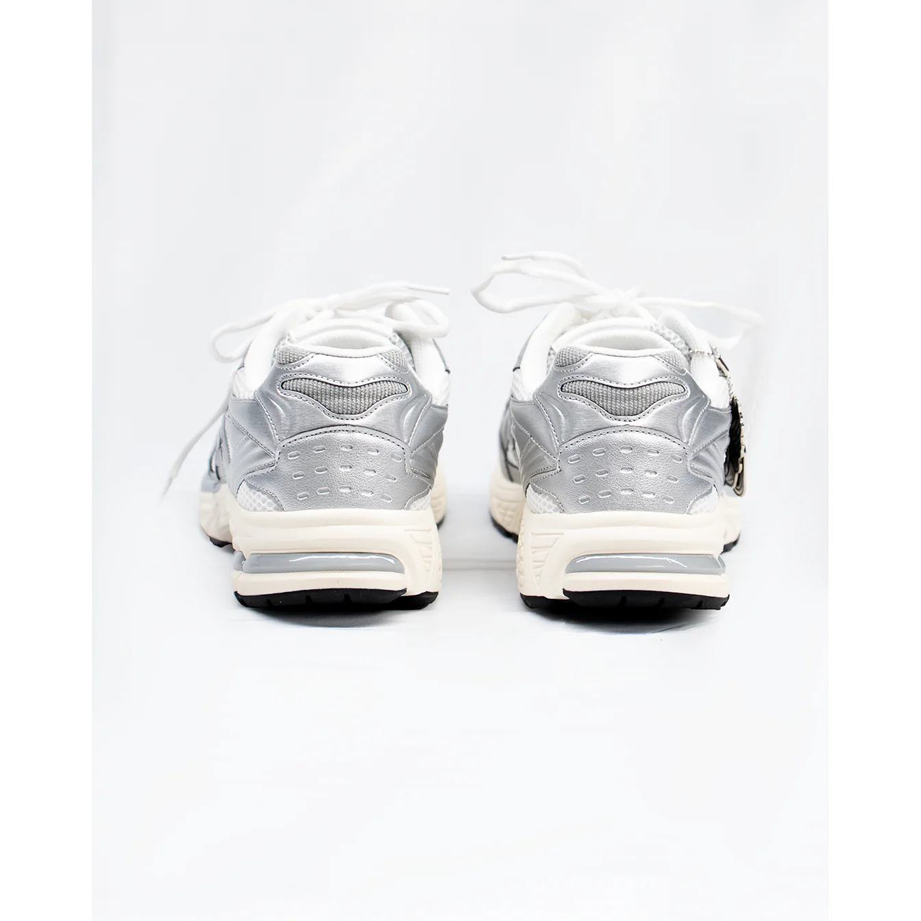 LYTE RUNNER SNEAKERS (METALLIC) - Image 3